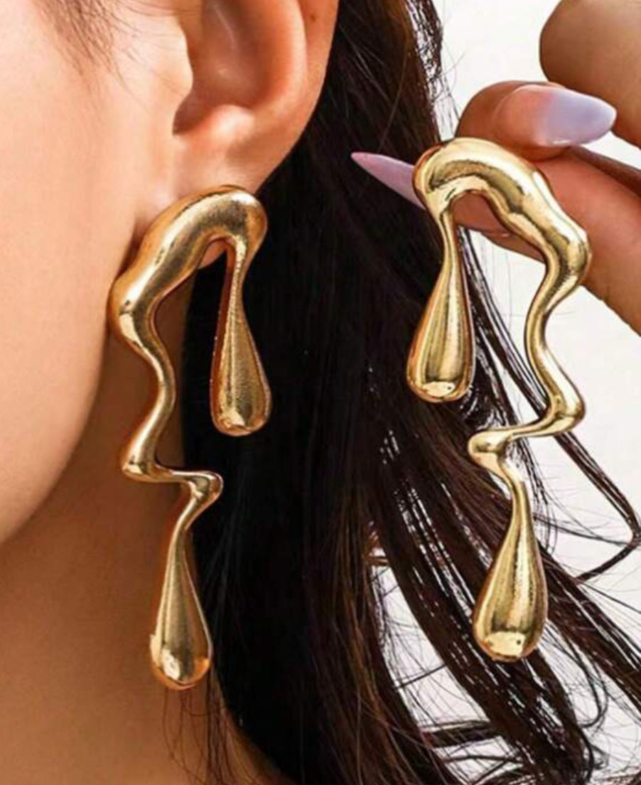 GOLD ASYMMETRICAL EARRINGS